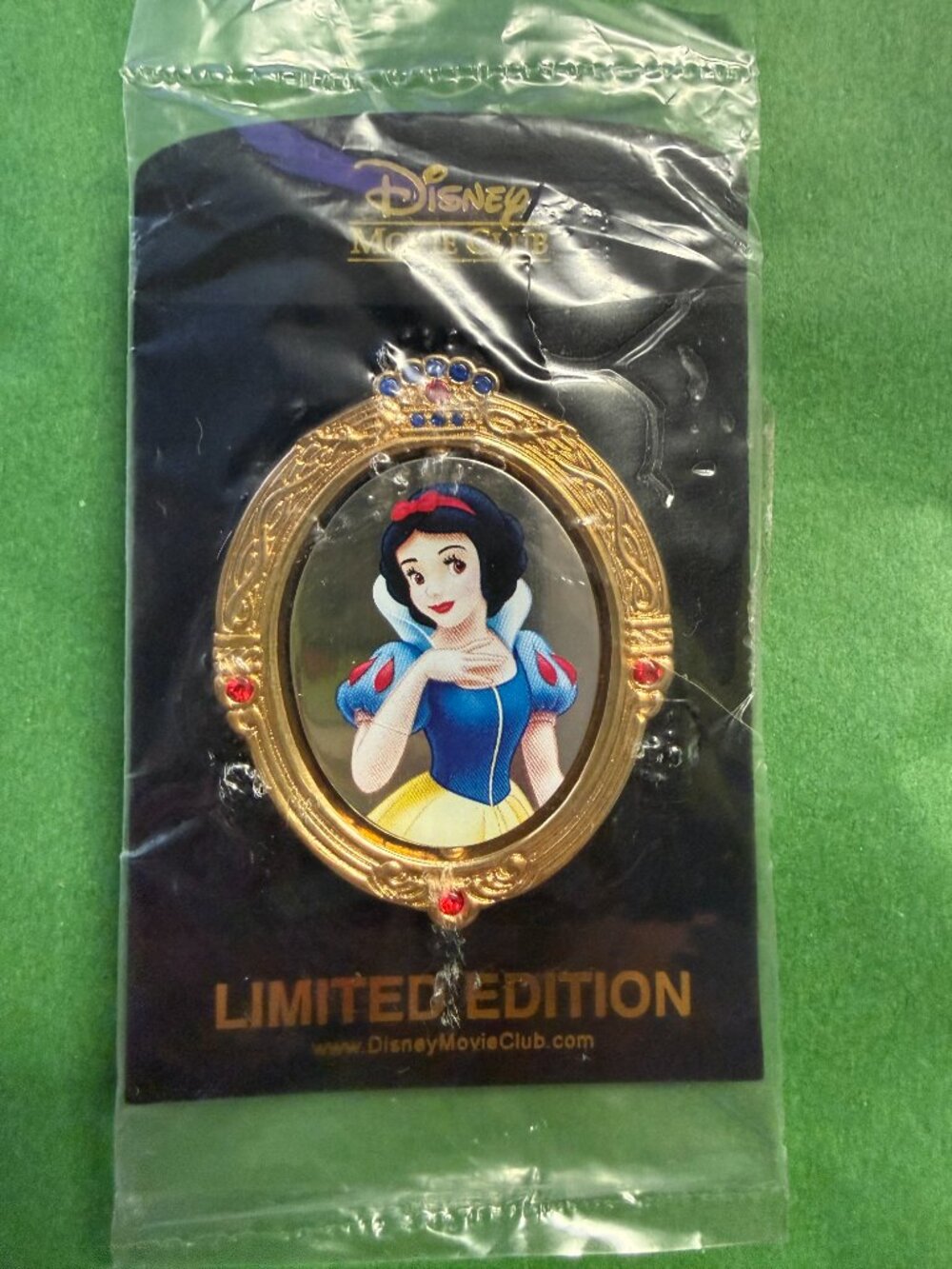 NEVER BEEN OPEN - Disney Pin Movie Club Exclusive 32 Snow  White / Queen Spinner
